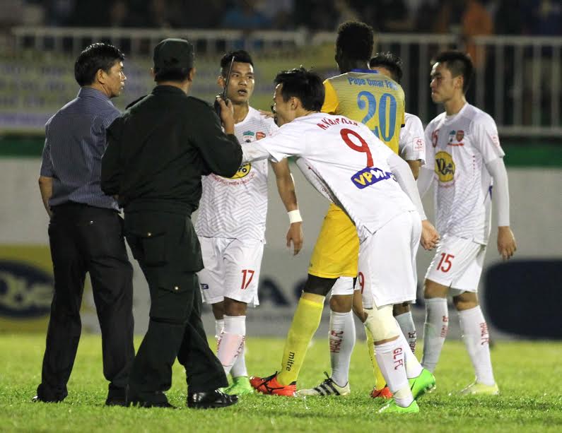 HAGL 2-3 Thanh Hóa, HAGL khong bo tran, HAGL phan doi trong tai, vleauge, vong 12 vleague, Văn Toàn