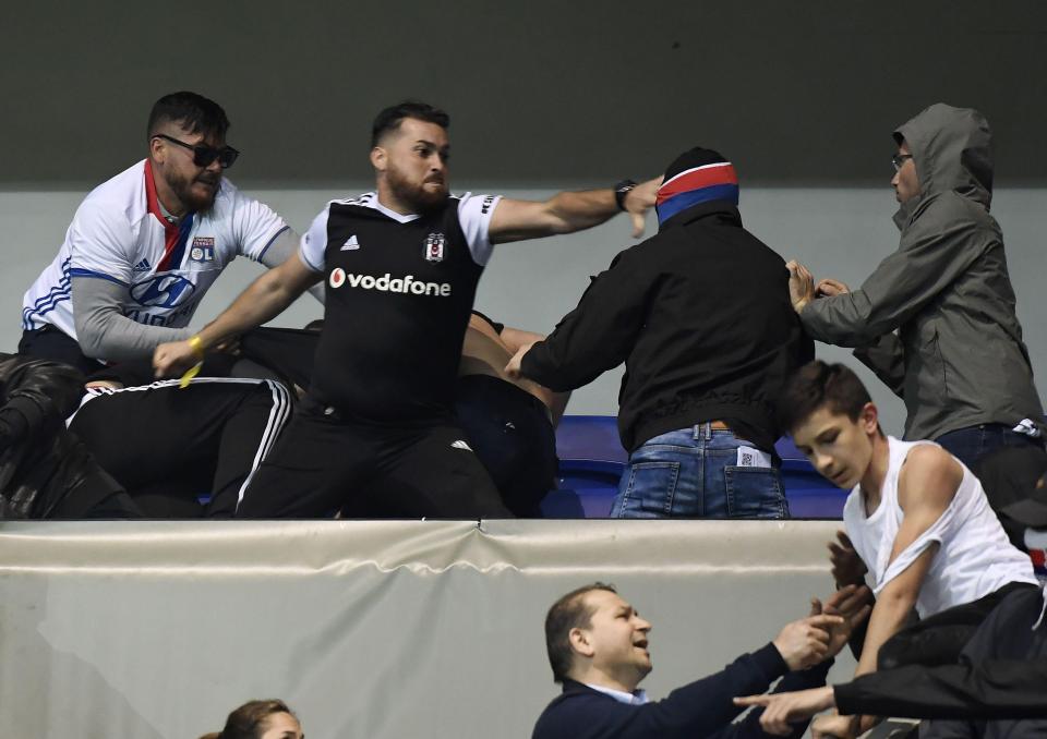 Bạo loạn, ẩu đả, Lyon – Besiktas , Europa League, MU, tin tức MU, tin tức Europa League