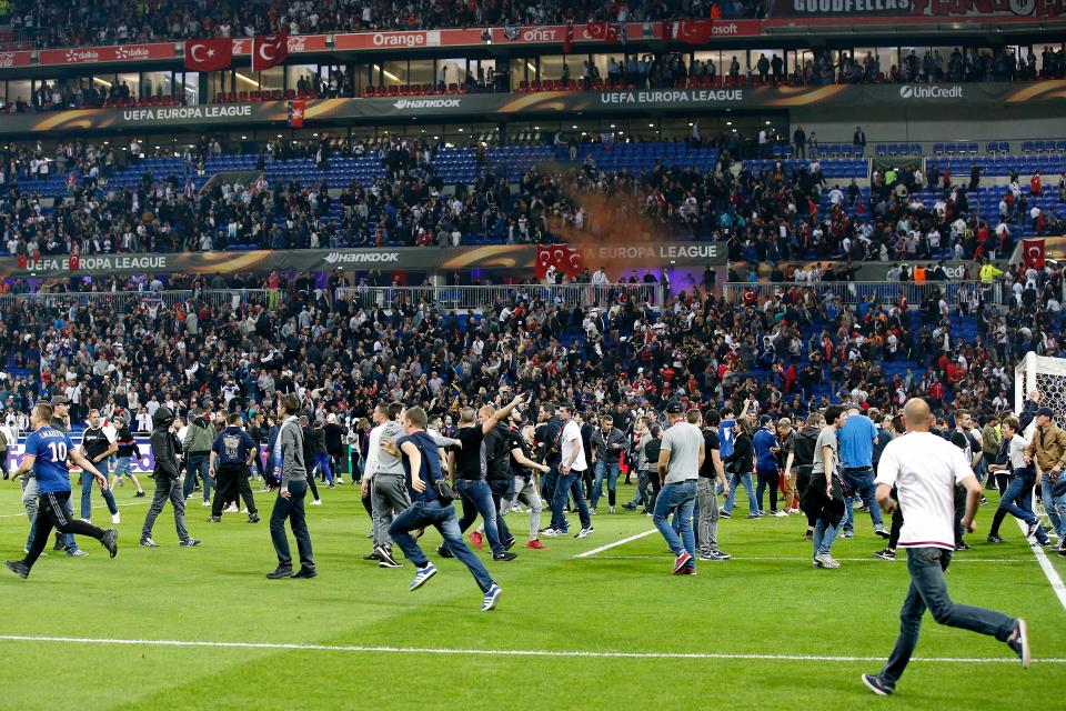 Bạo loạn, ẩu đả, Lyon – Besiktas , Europa League, MU, tin tức MU, tin tức Europa League