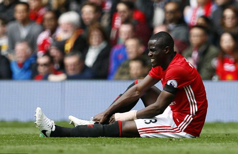 MU, MU vs swansea, kết quả MU vs swansea, shaw, bailly, danh sách chấn thương MU