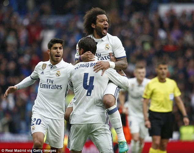 Ronaldo, Ronaldo lập kỳ tích, Real Madrid 3-0 Atletico Madrid, Kết quả Real Madrid 3-0 Atletico Madrid, Tỷ số Real Madrid 3-0 Atletico Madrid, Kết quả bóng đá Real Madrid 3-0 Atletico Madrid, Carvajal, Marcelo