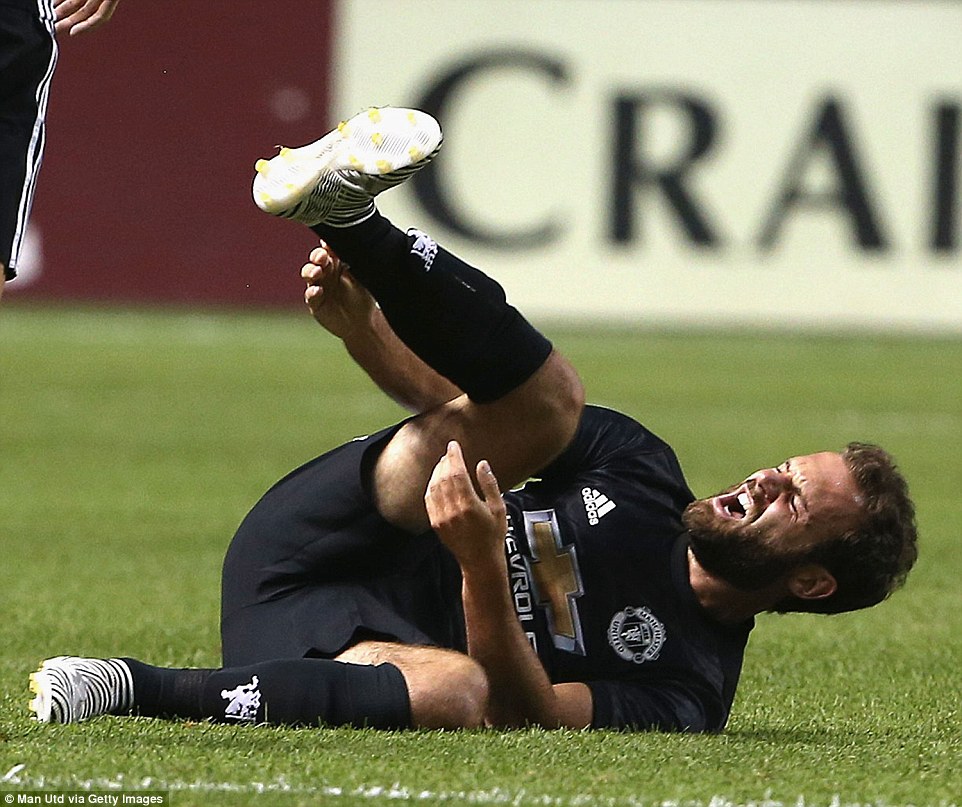 MU 2-1 Real SL, kết quả MU 2-1 Real SL, kết quả MU, Man Utd, HLV Mourinho, Valencia