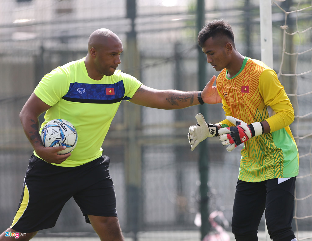 Arsenal, Brown, U19 Việt Nam, HLV Hoàng Anh Tuấn
