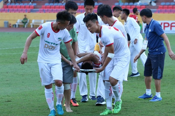 Dương Văn Hào, Huỳnh Tấn Tài, Văn Hào gẫy chân